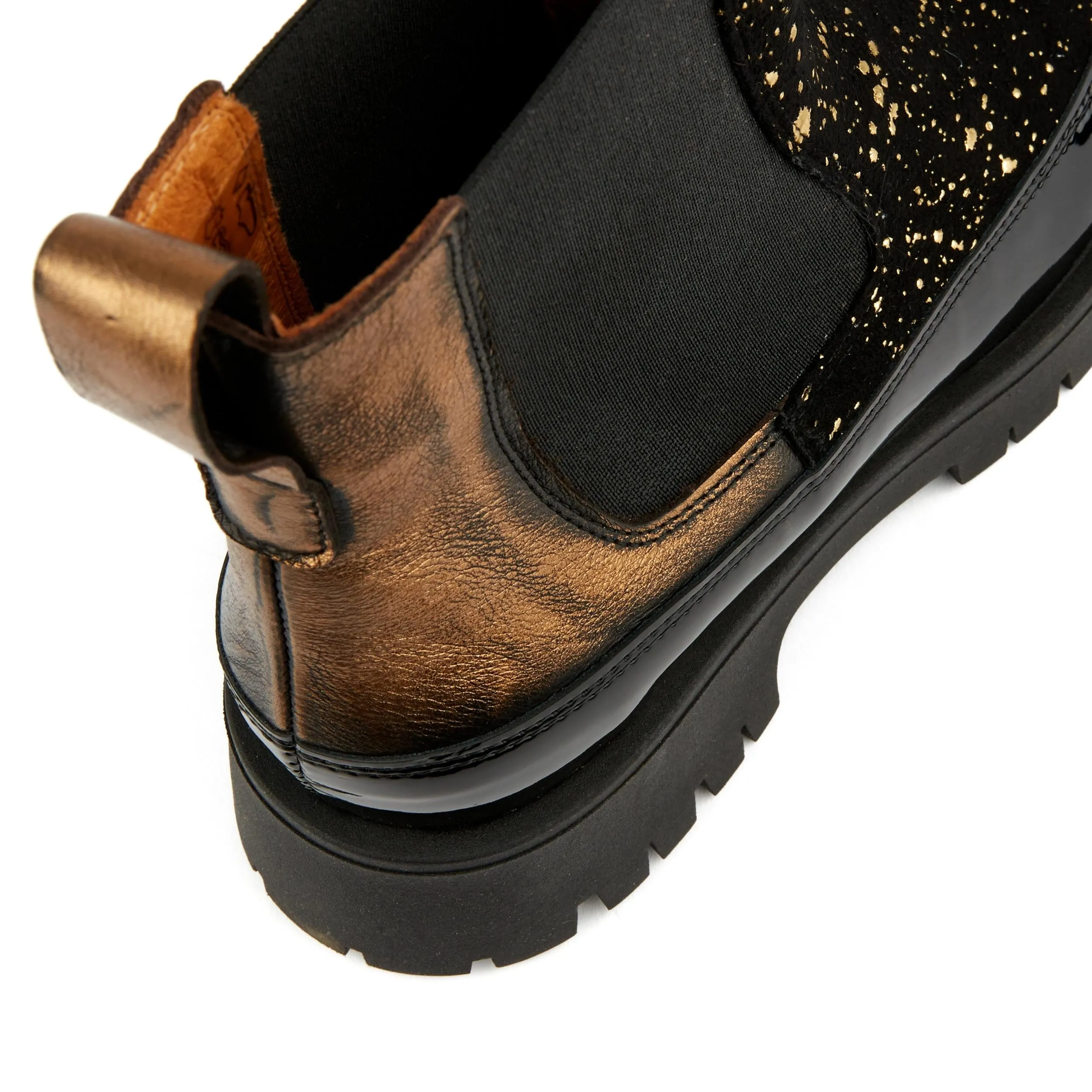 Bora - Black & Gold