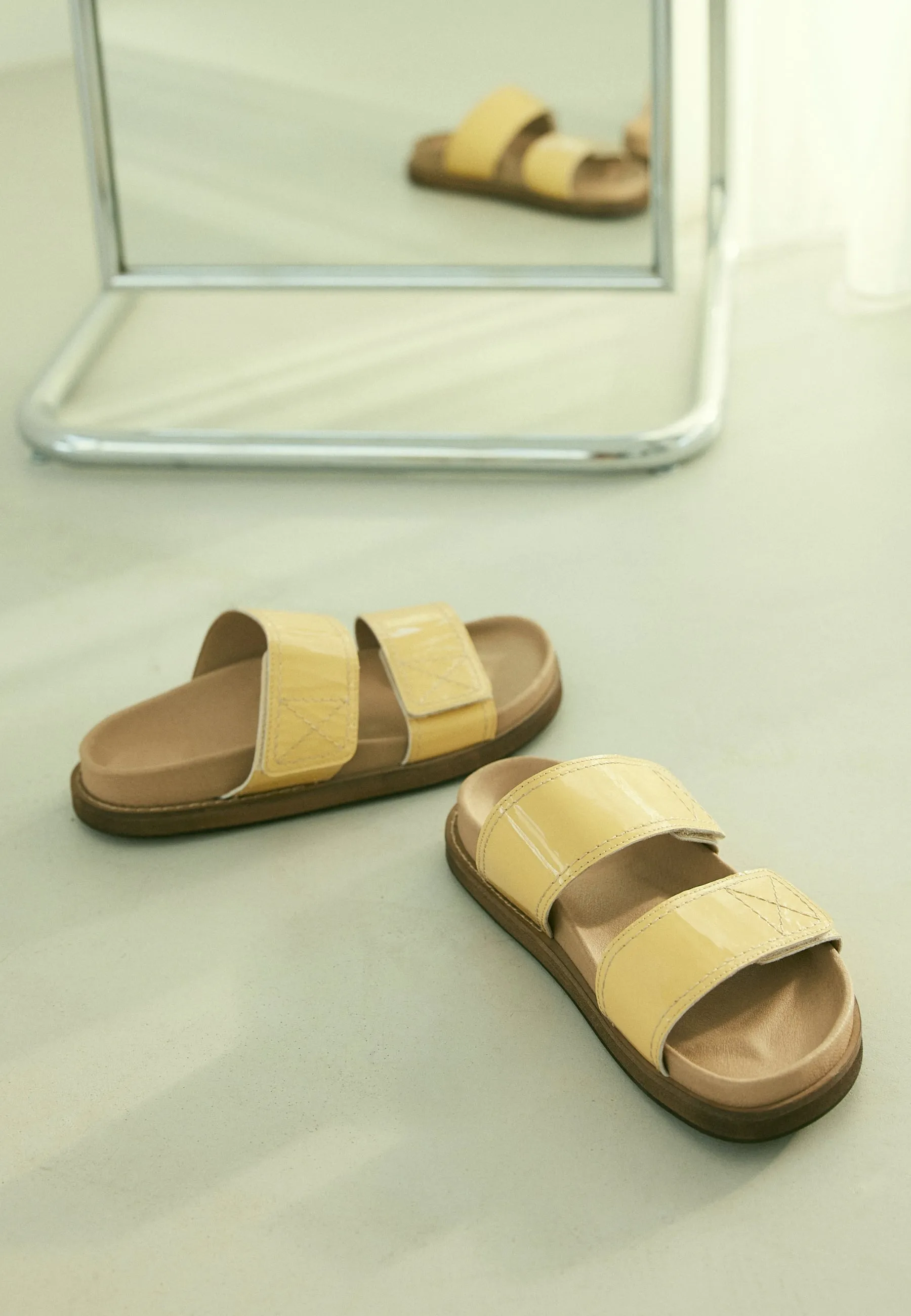 CASKIMMI Velcro Slide Patent