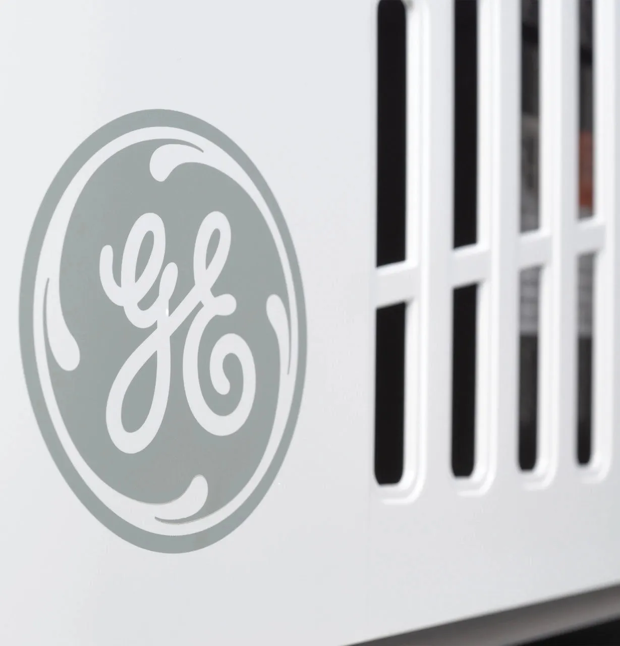 Ge Appliances Exterior RV Air Conditioner - High Efficiency-White